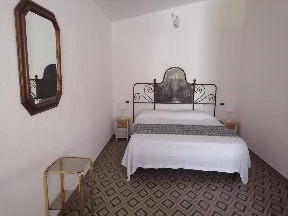 Agriturismo "Pirastreri" Синискола Экстерьер фото